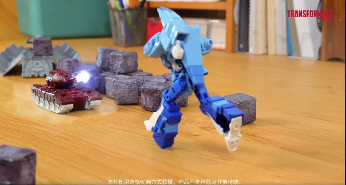 Transformers Mysterious Sneak Attack   Official Stop Motion Image  (11 of 21)